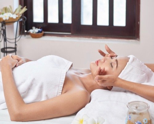 facial-spa-massage-BTHYAC8